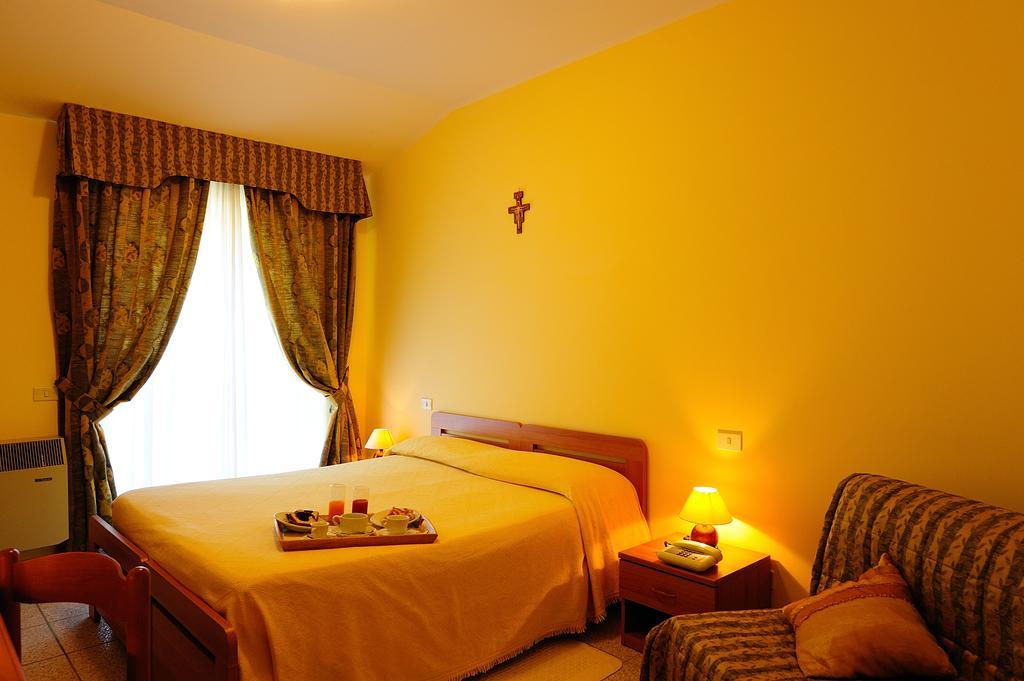 Colle Degli Olivi Snc Guest House Assisi Exterior photo