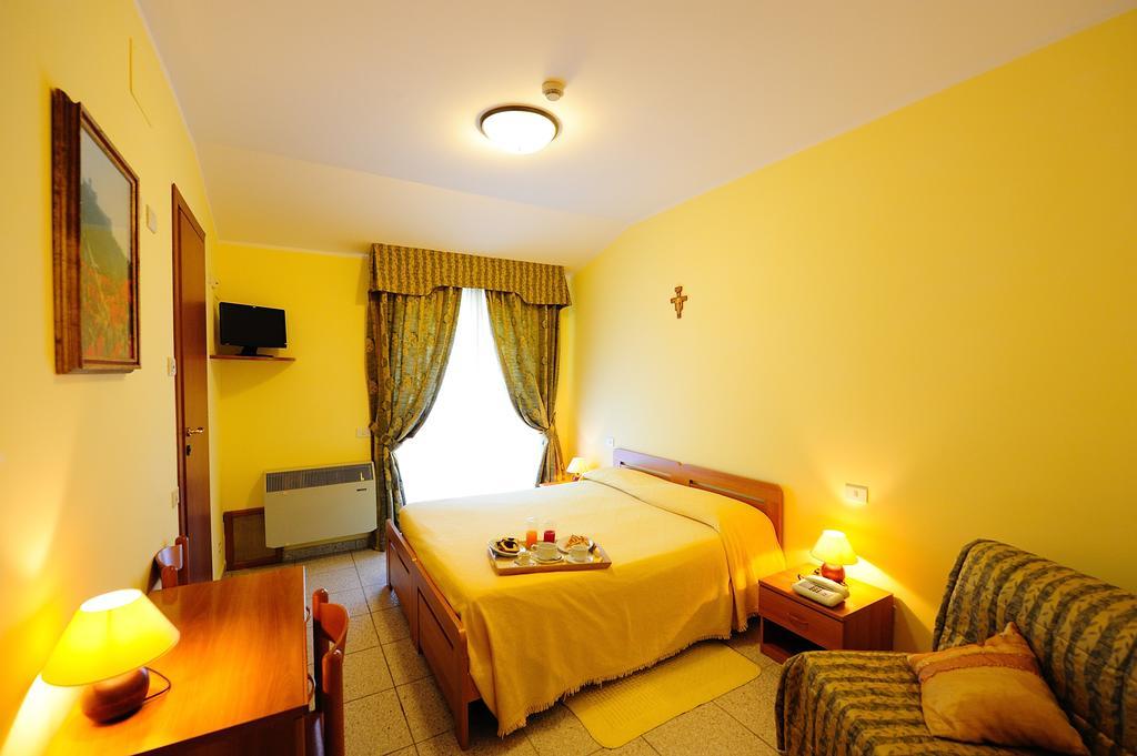 Colle Degli Olivi Snc Guest House Assisi Exterior photo